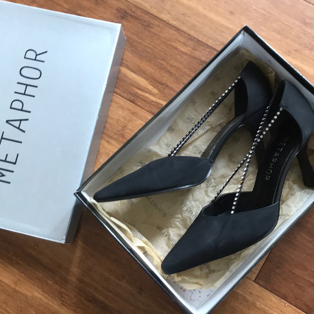 METAPHOR Angie heels